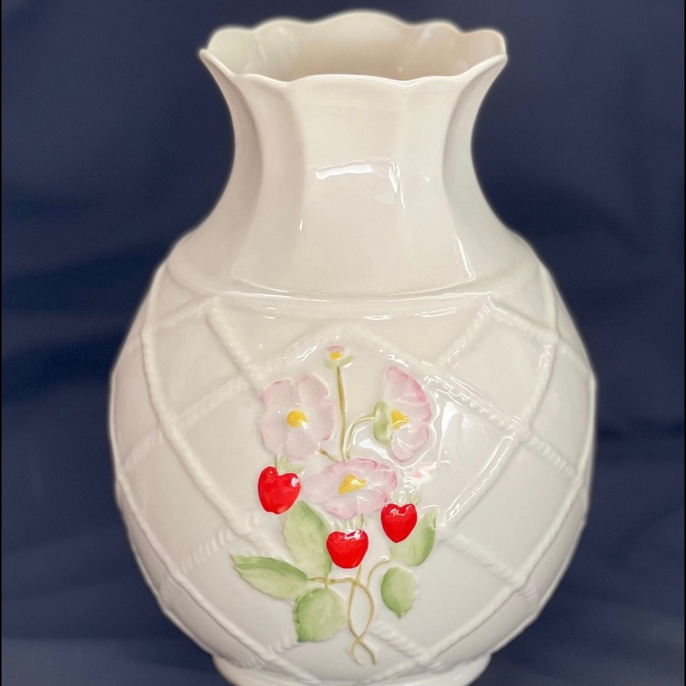 Beleek Ireland 2002 Off White Vase - Criss Cross Pattern